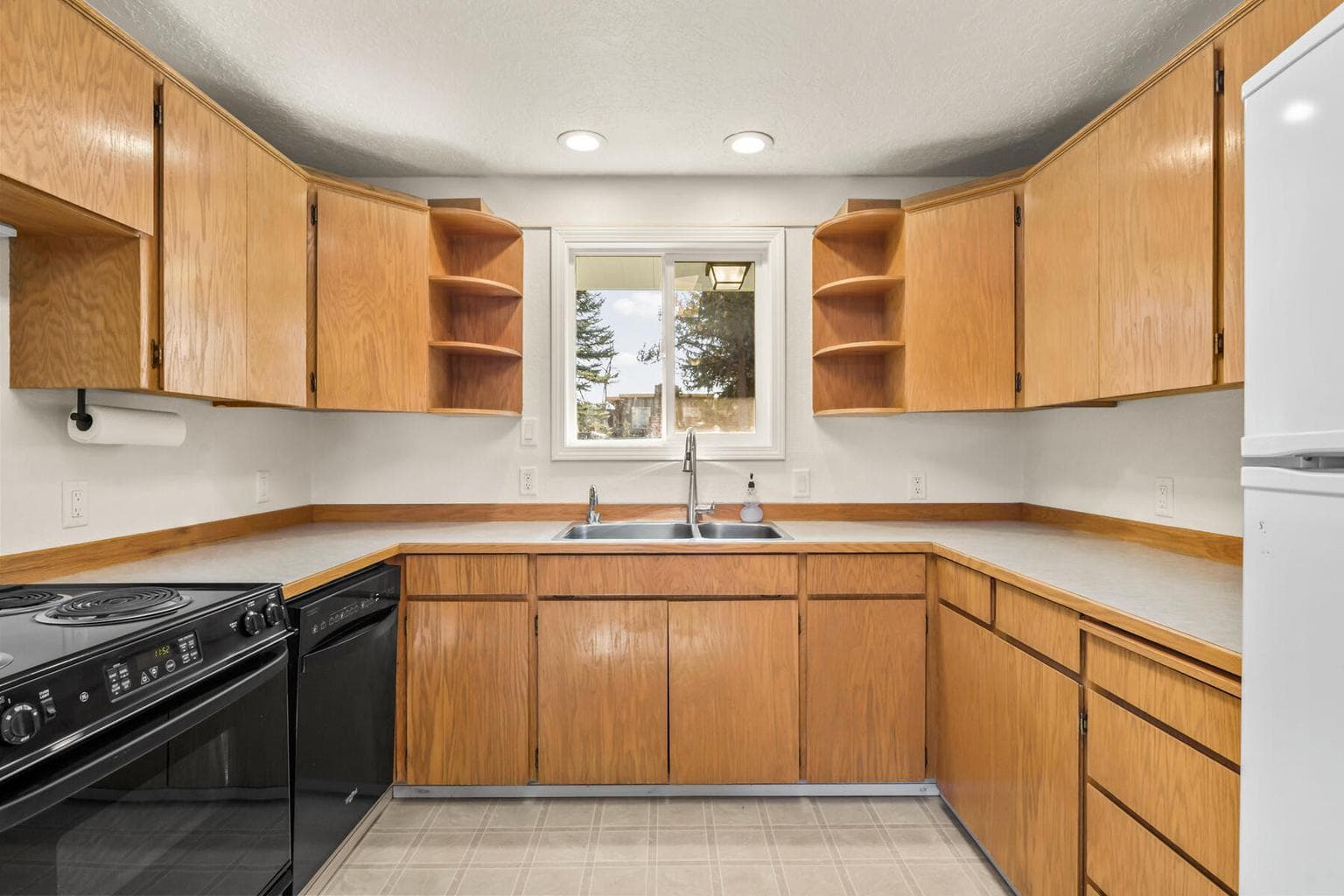Photo of 642 NE Franklin Avenue 8 of 38