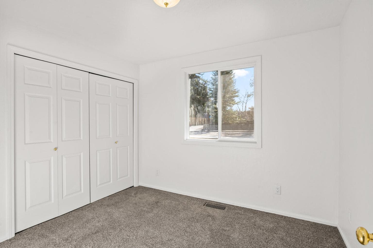 Photo of 642 NE Franklin Avenue 11 of 38