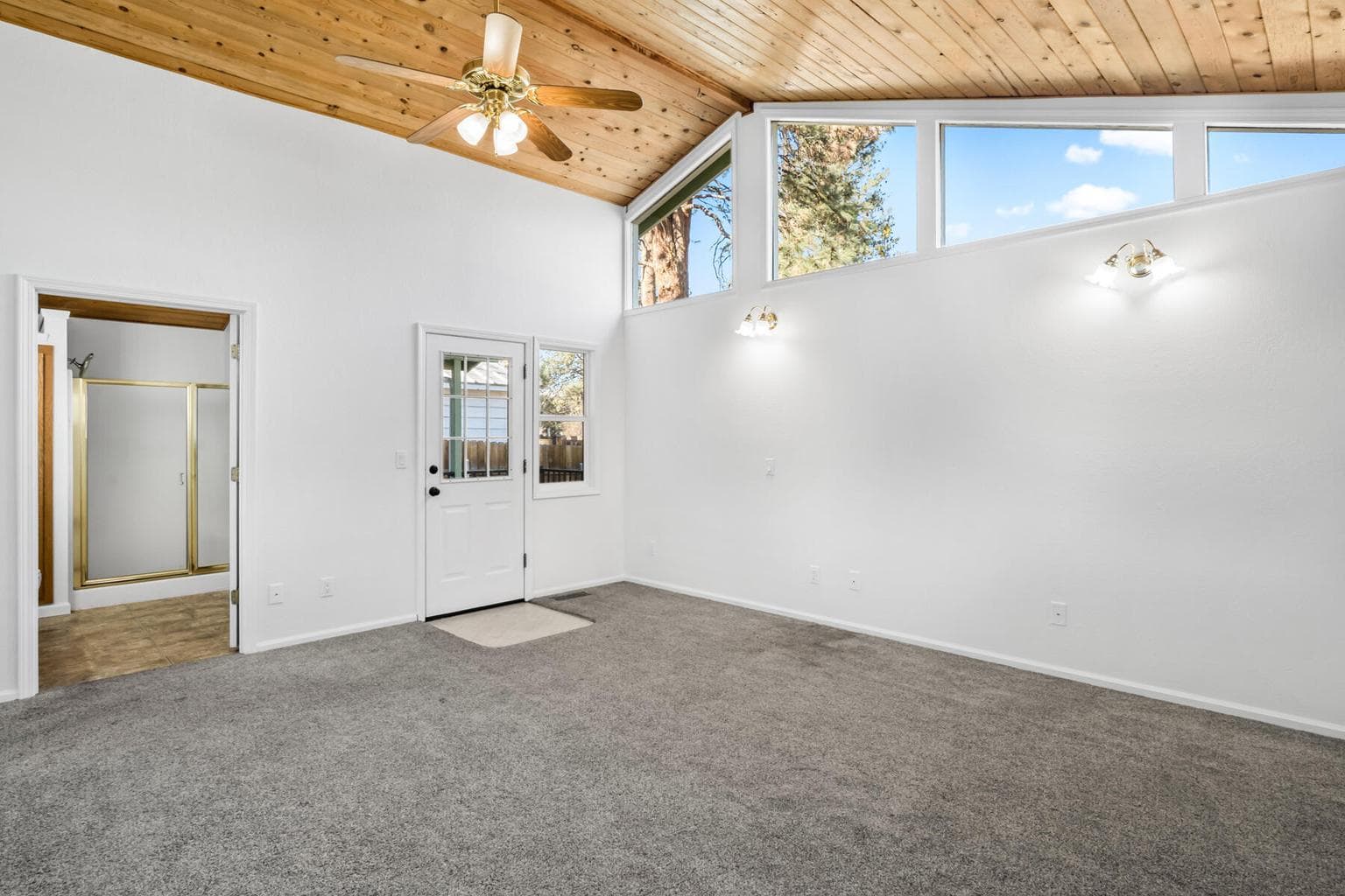 Photo of 642 NE Franklin Avenue 15 of 38