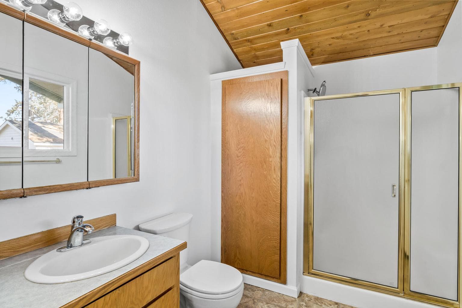 Photo of 642 NE Franklin Avenue 17 of 38