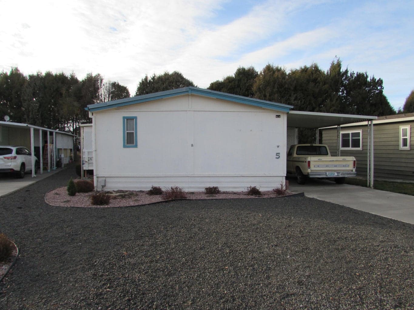 Photo of 2633 Obsidian 1 of 20