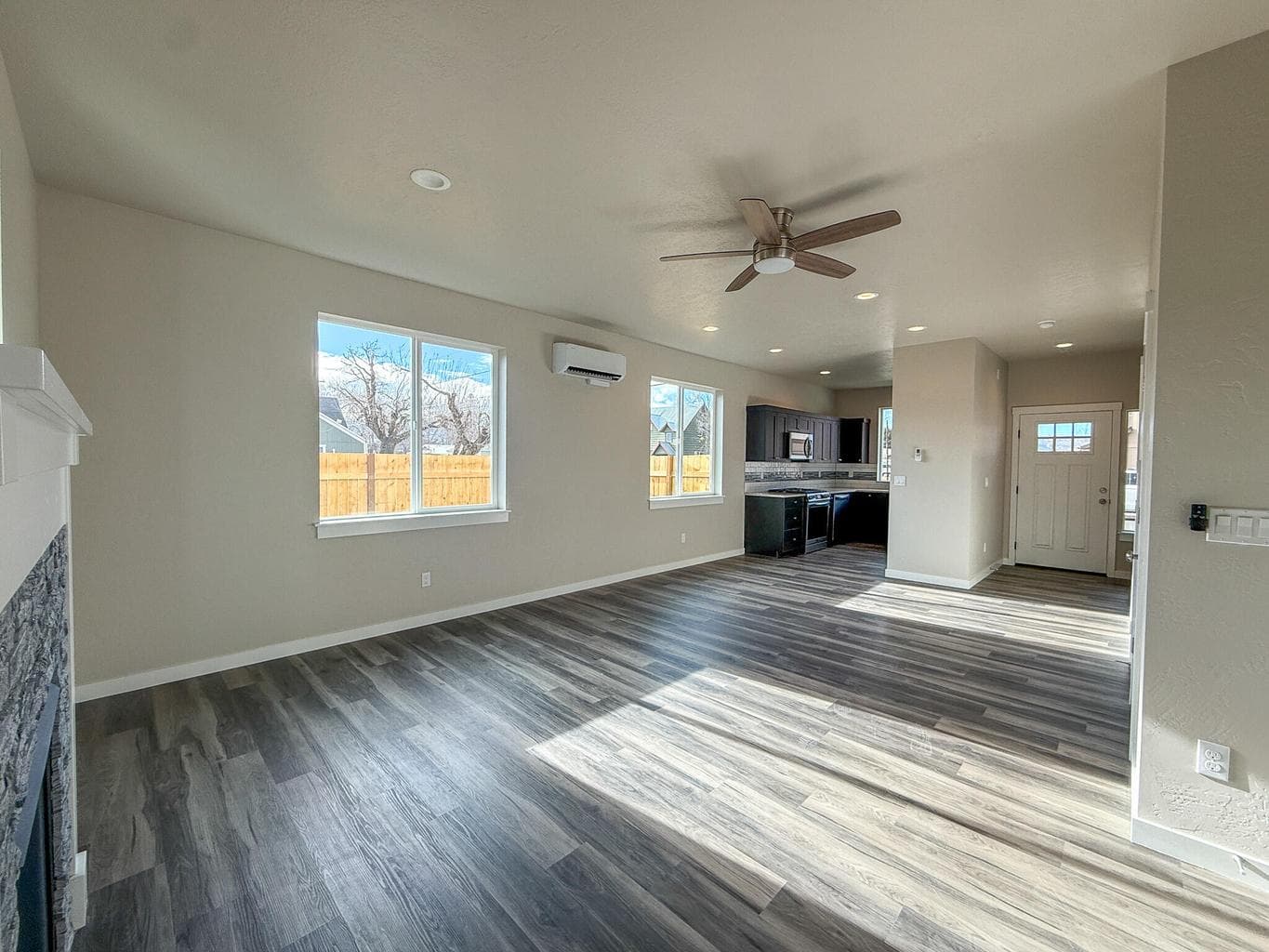Photo of 624 Court 4 of 20