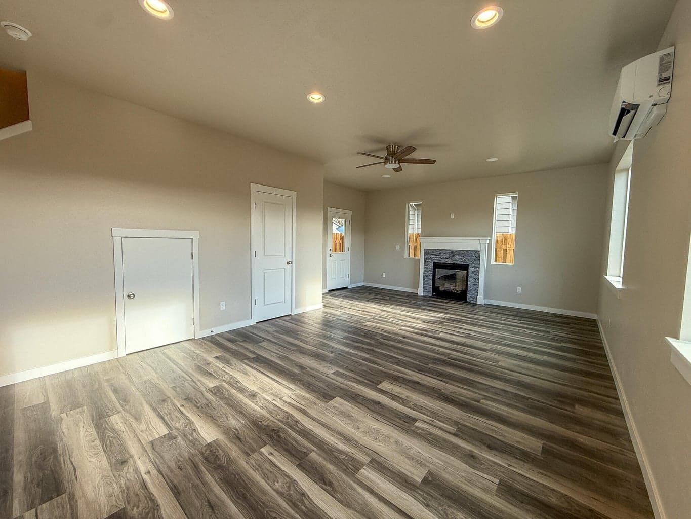 Photo of 624 Court 5 of 20