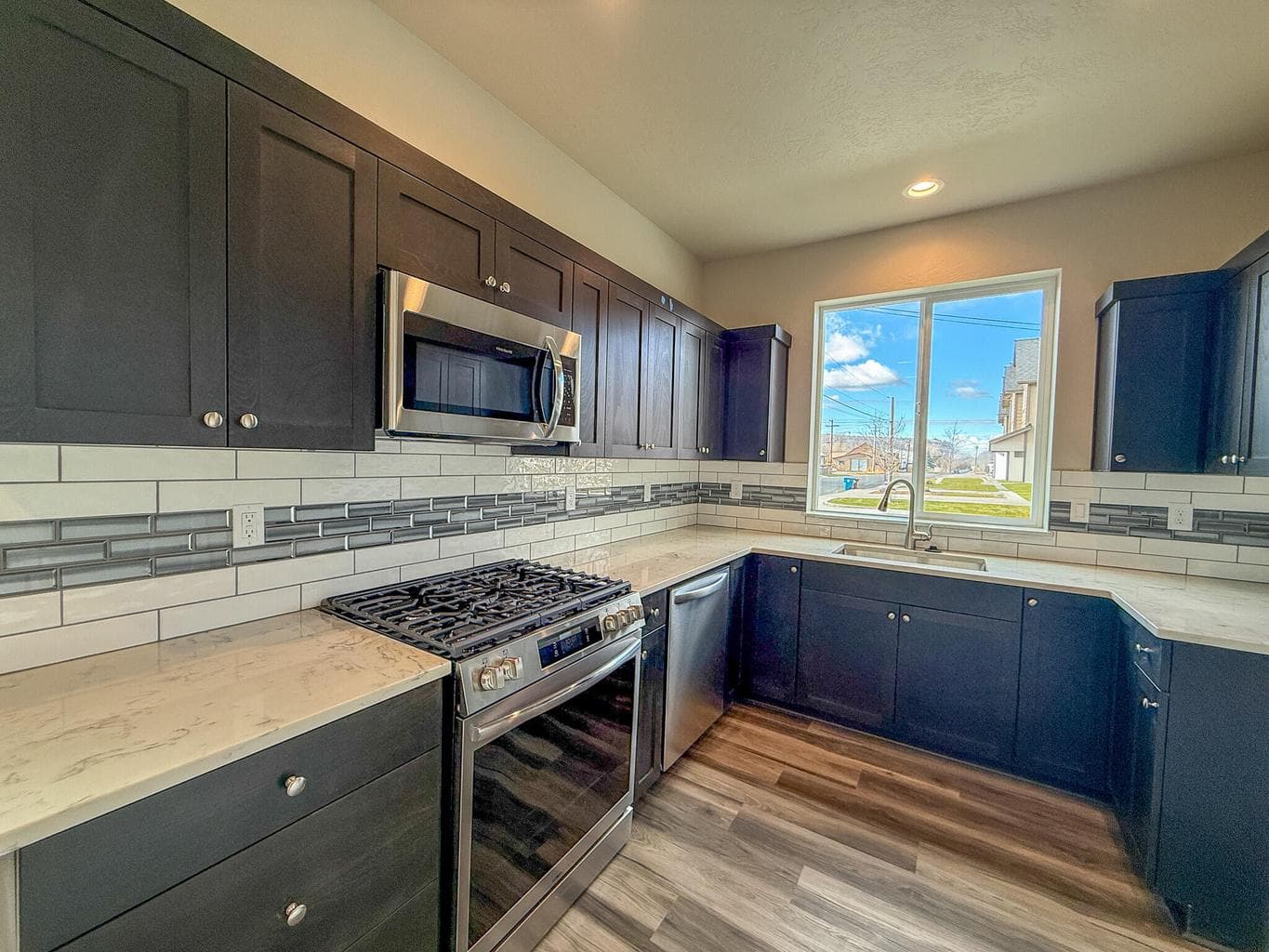 Photo of 624 Court 6 of 20