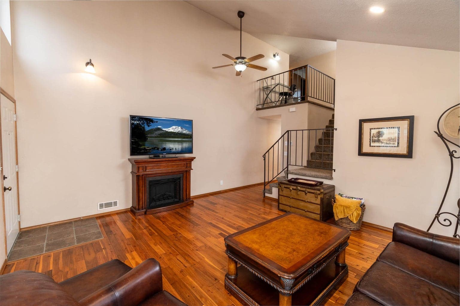 Photo of 3023 Lansing Court 4 of 27