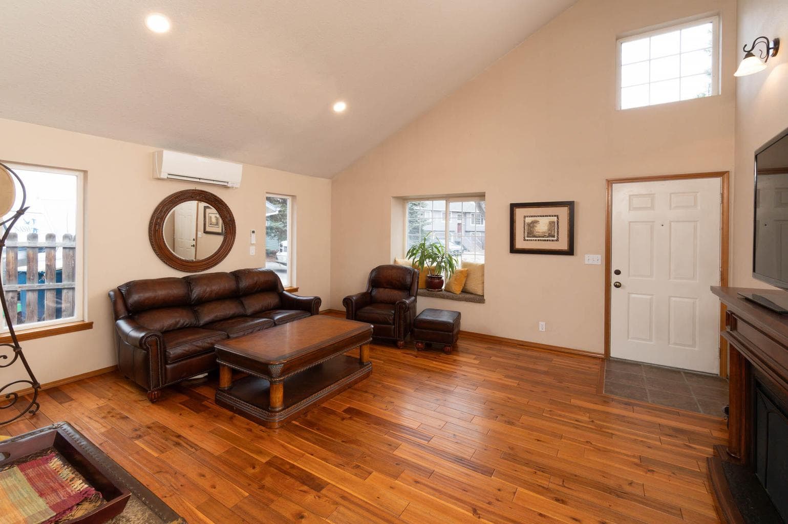 Photo of 3023 Lansing Court 5 of 27