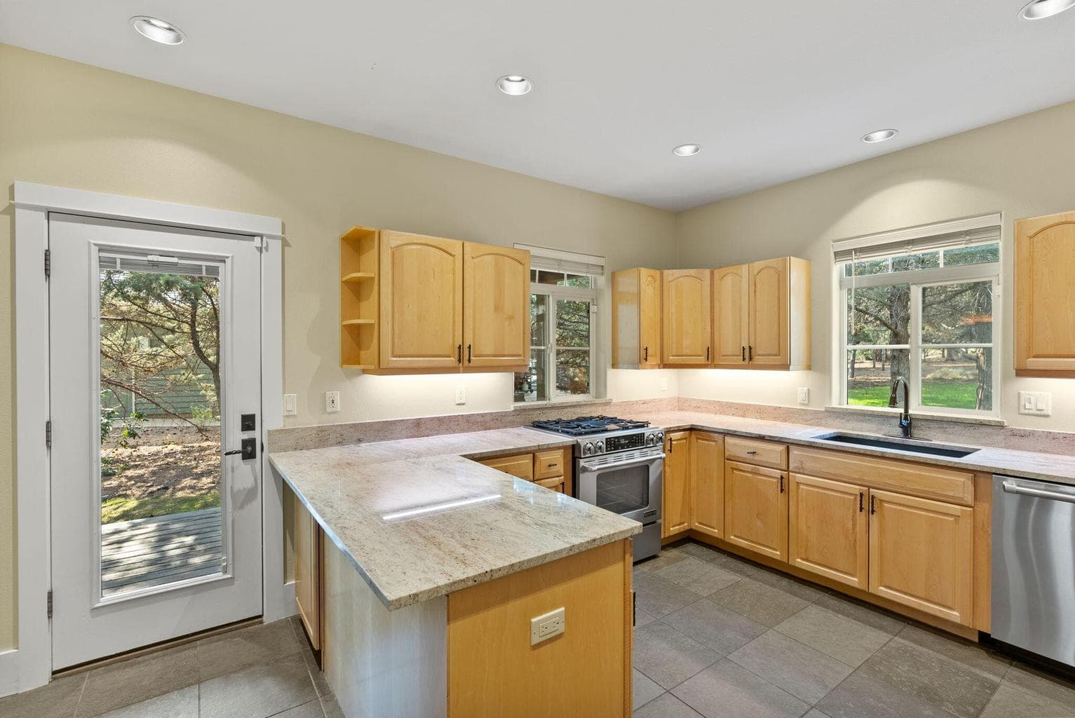 Photo of 3025 NW Fairway Heights Drive 6 of 32