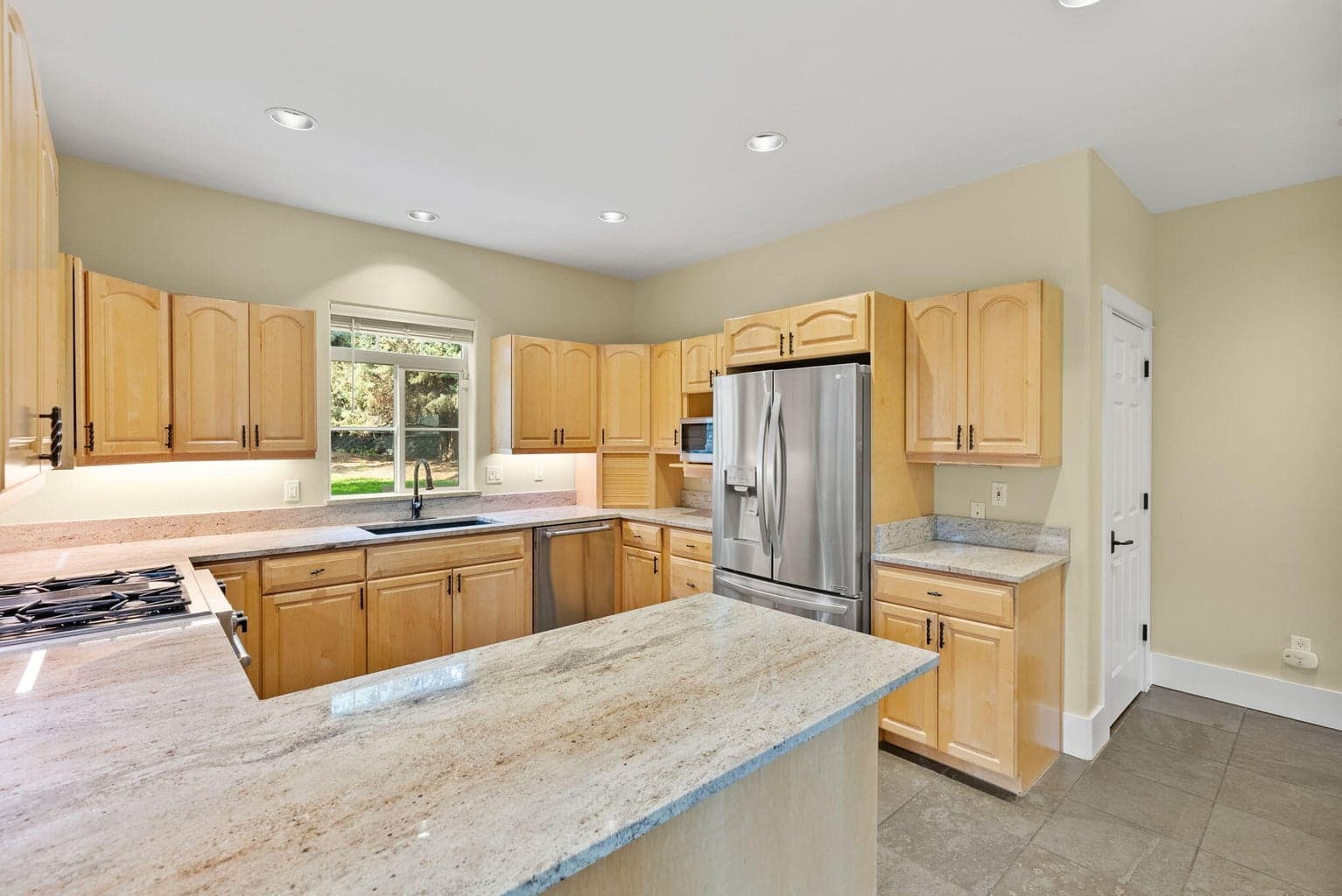Photo of 3025 Fairway Heights 4 of 32