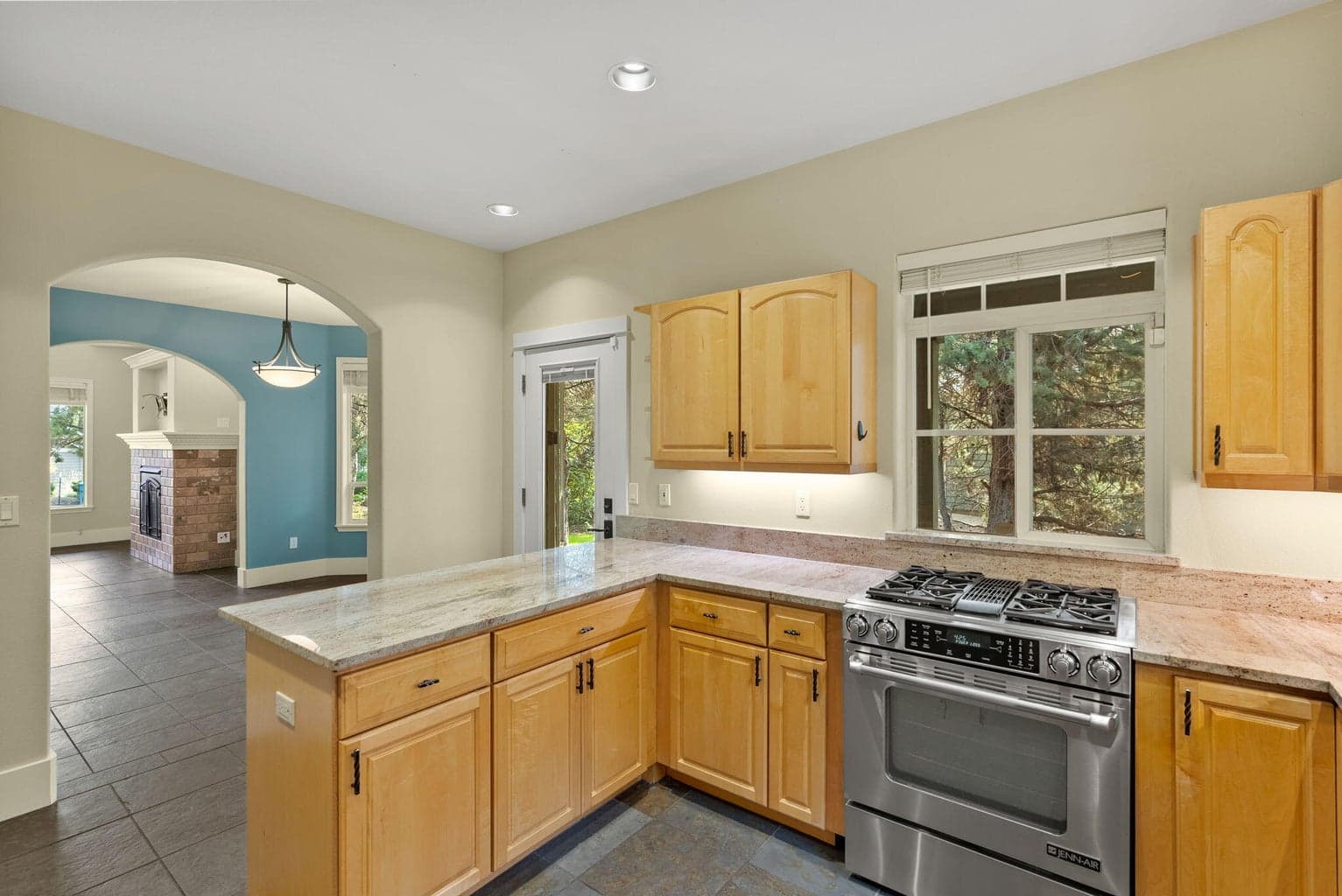 Photo of 3025 NW Fairway Heights Drive 7 of 32