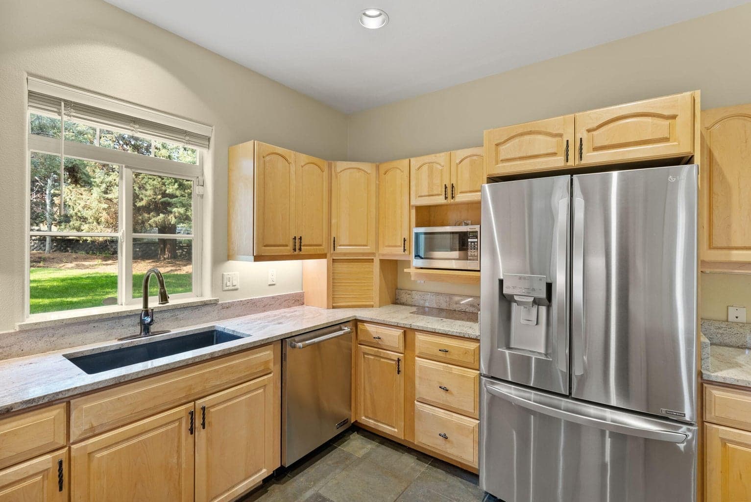 Photo of 3025 Fairway Heights 5 of 32