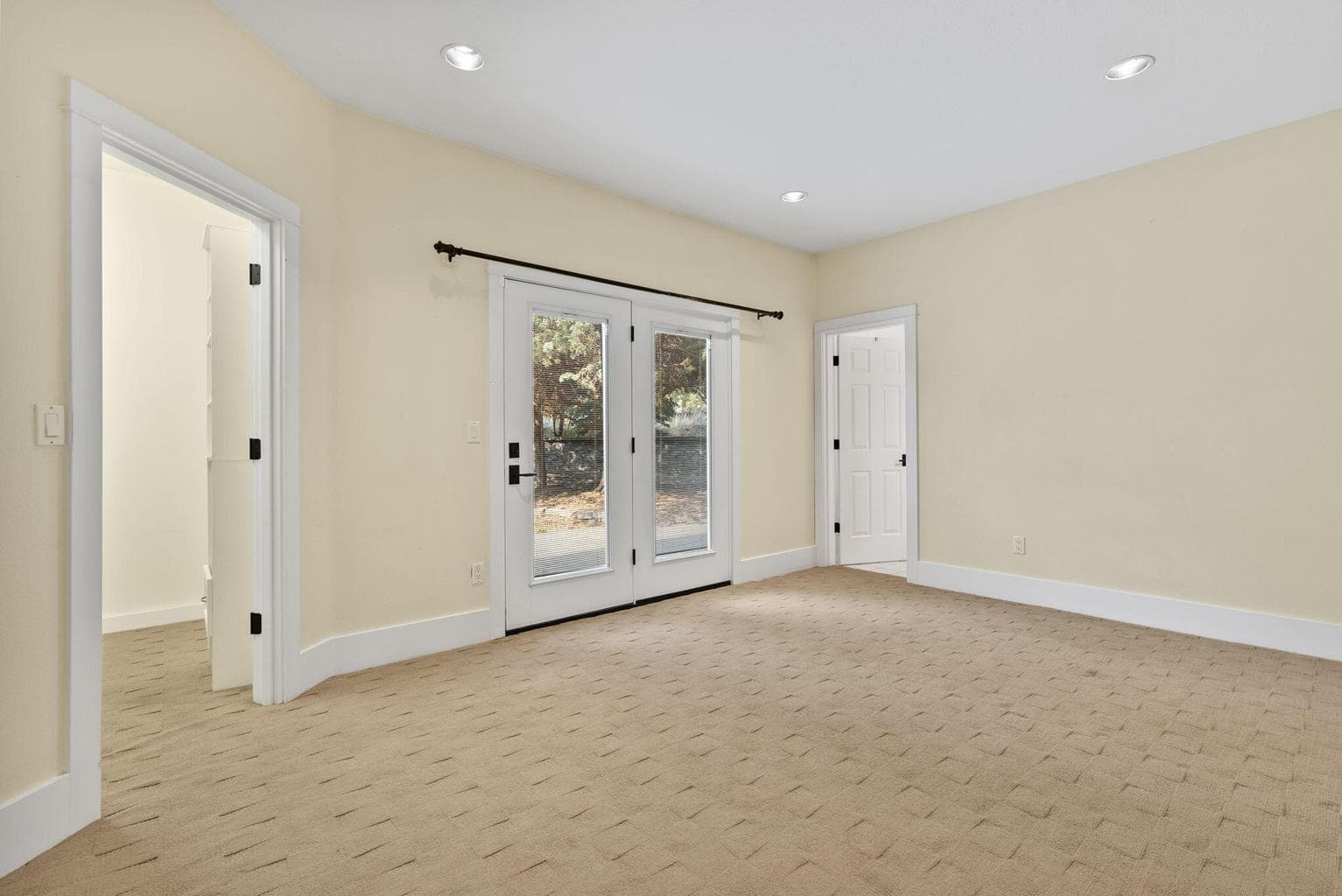 Photo of 3025 NW Fairway Heights Drive 23 of 32