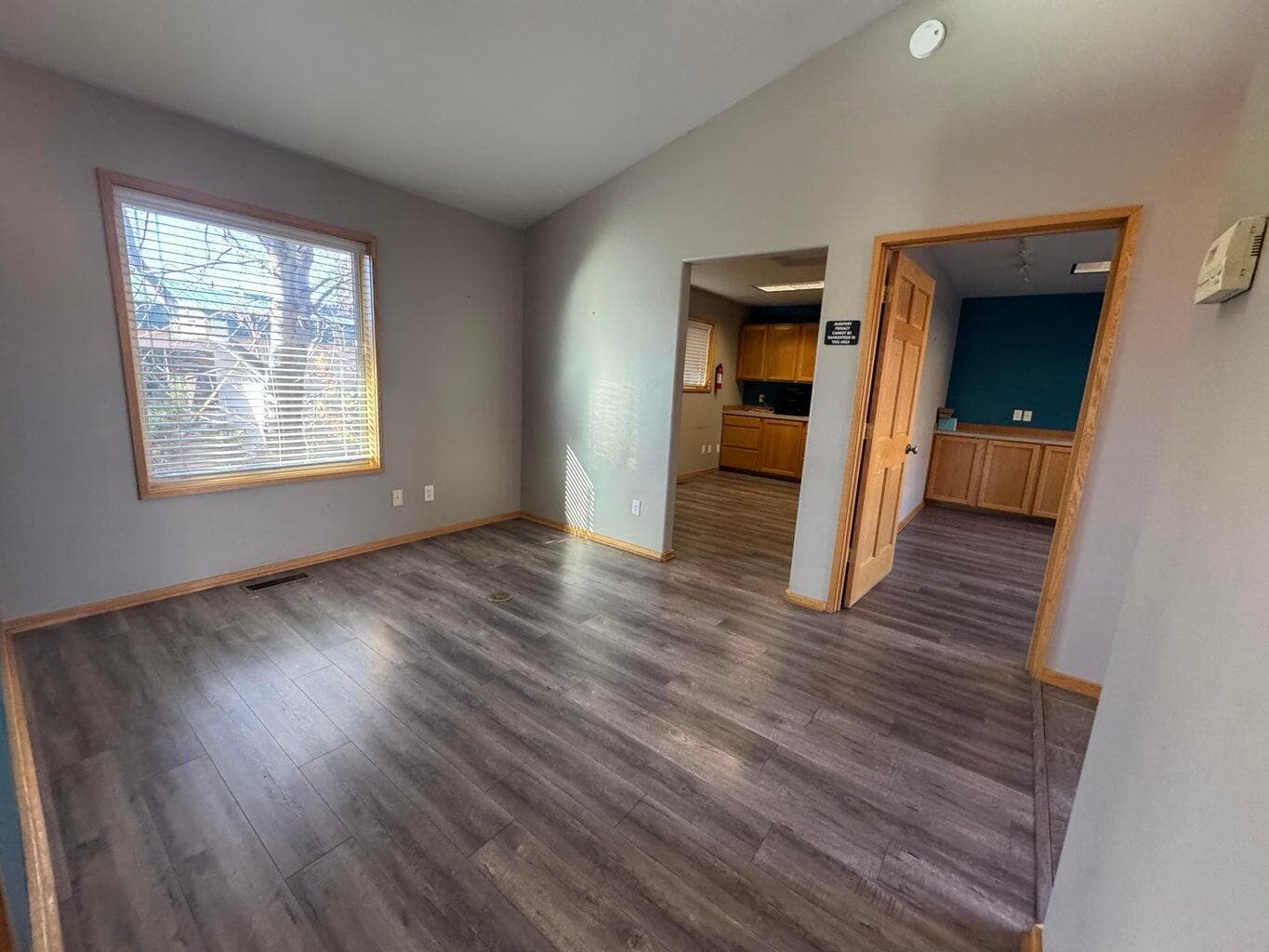 Photo of 917 SW Highland Avenue 6 of 12