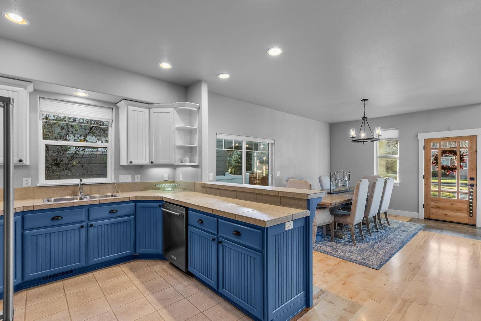 Photo of 920 NW 15th Street 17 of 35