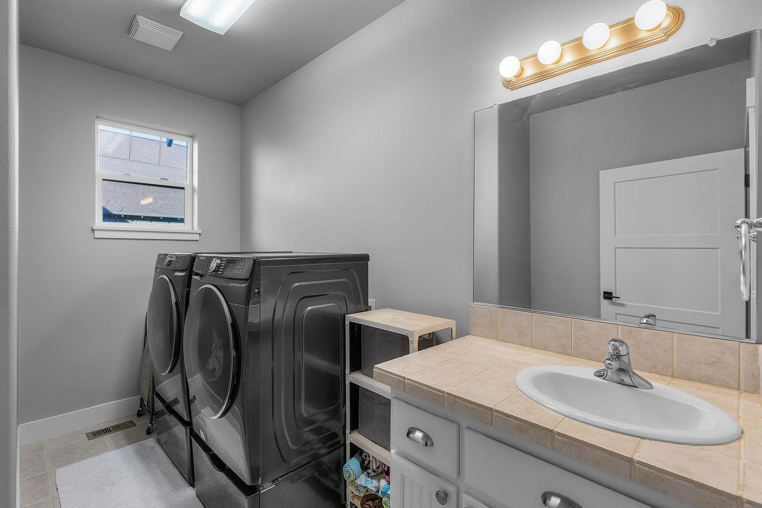 Photo of 920 NW 15th Street 22 of 35