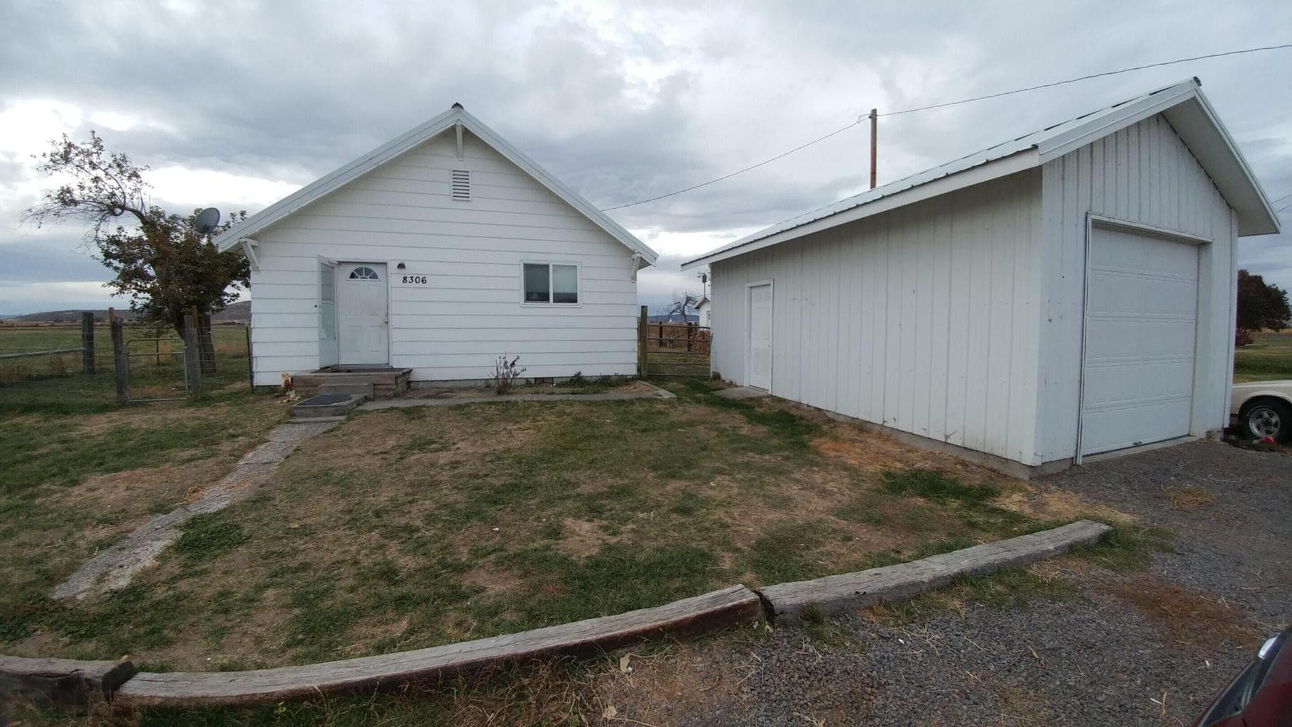 Photo of 8306 Homedale 3 of 52