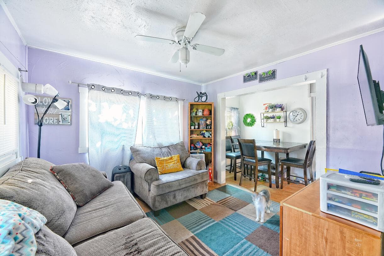 Photo of 575 SW G 3 of 14