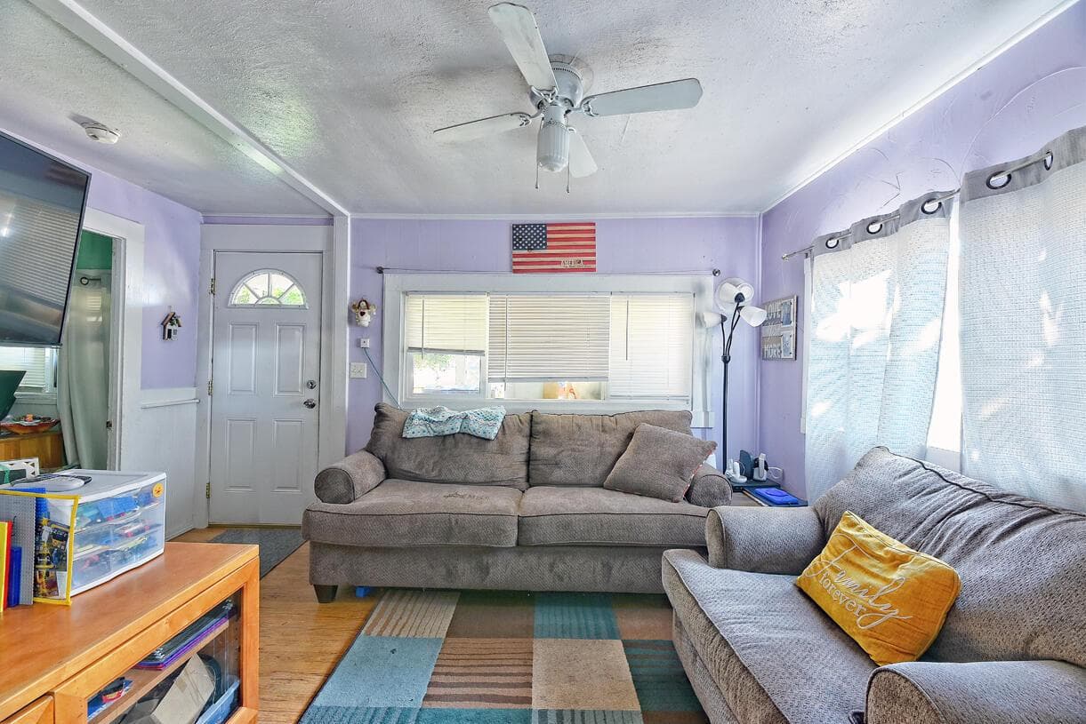 Photo of 575 SW G 4 of 14
