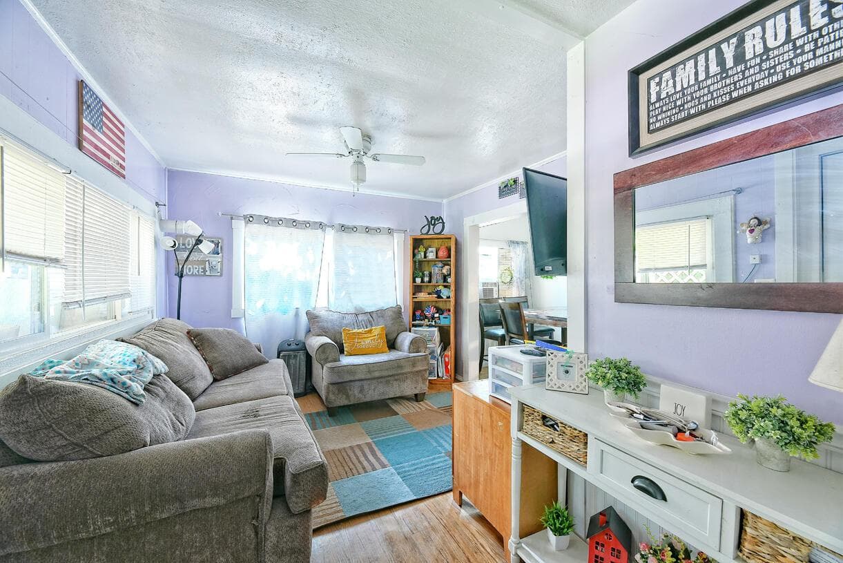 Photo of 575 SW G 5 of 14