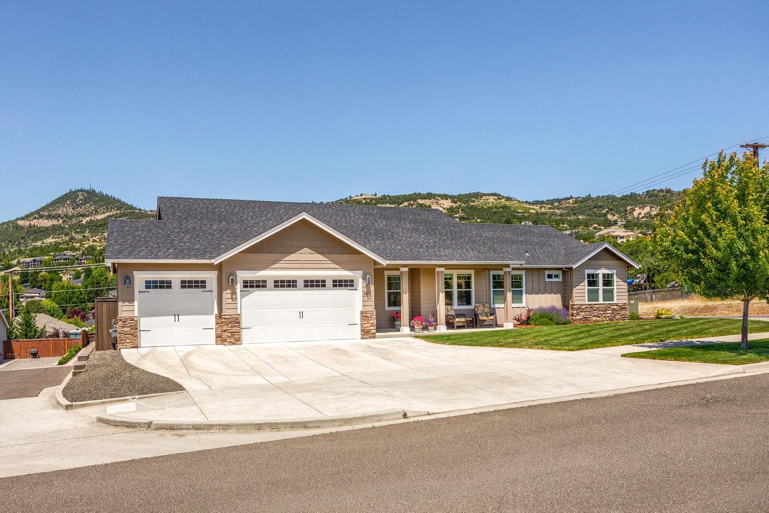 Photo of 4833 Hathaway 1 of 40