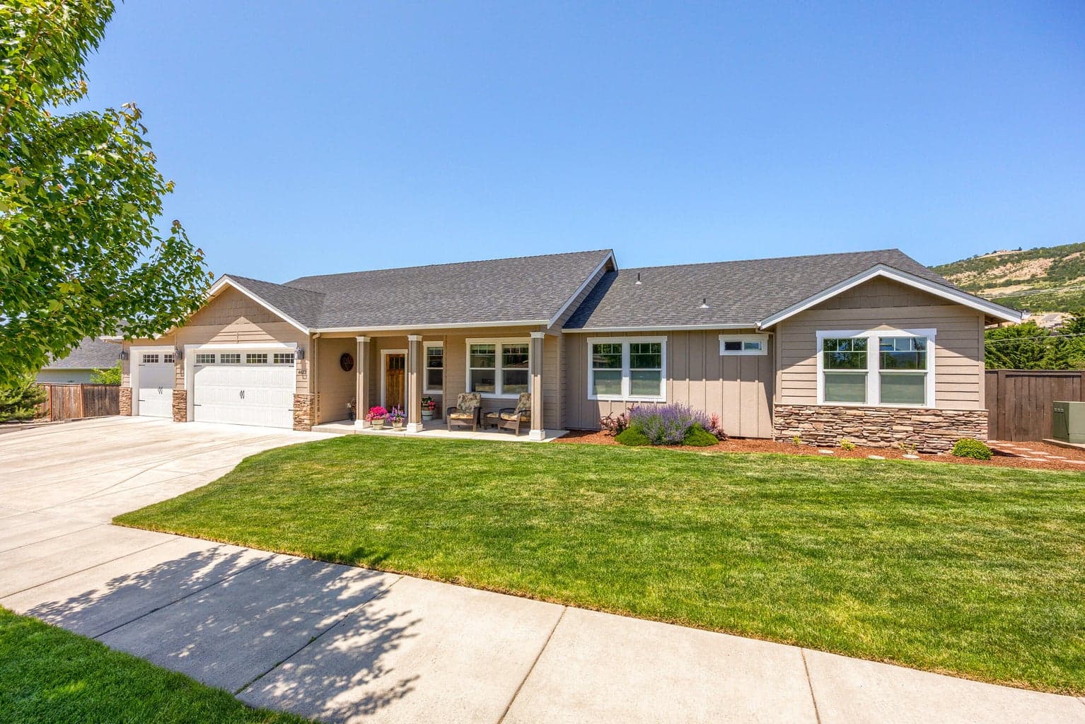 Photo of 4833 Hathaway 2 of 40