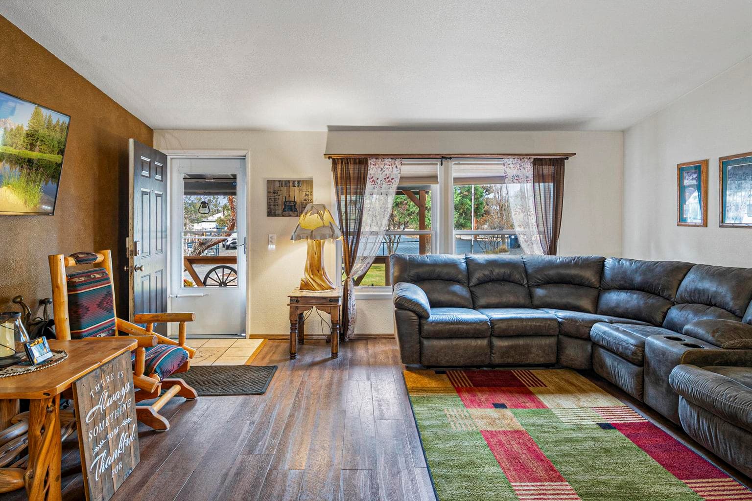 Photo of 4572 49th 4 of 21