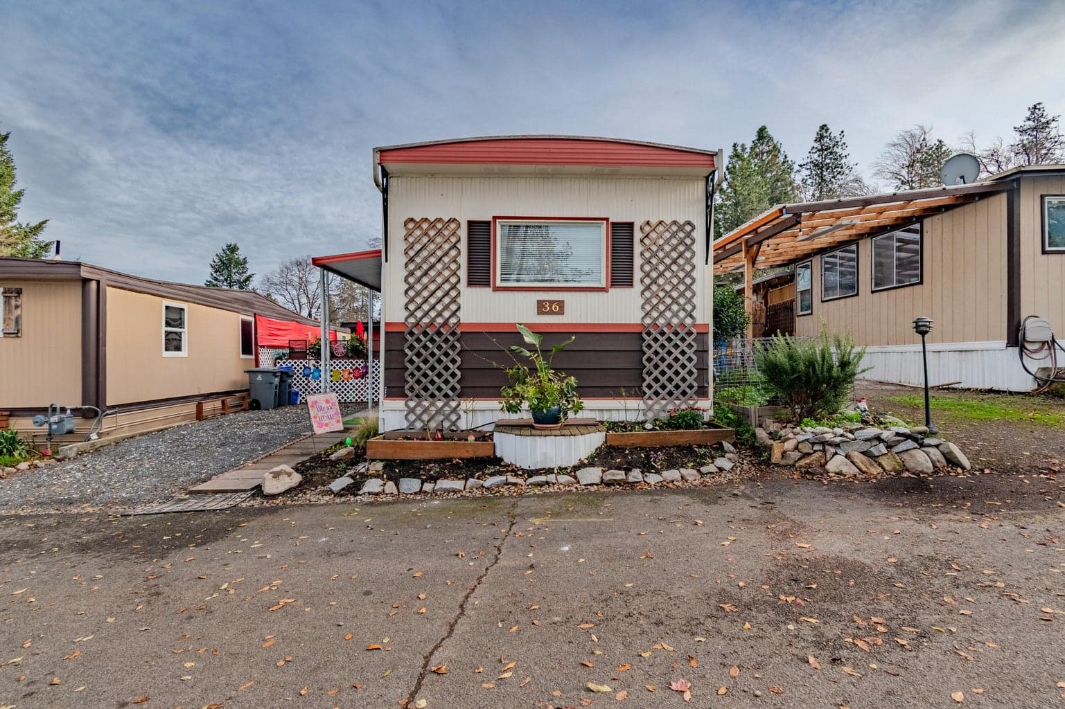 Photo of 2799 Siskiyou 3 of 22