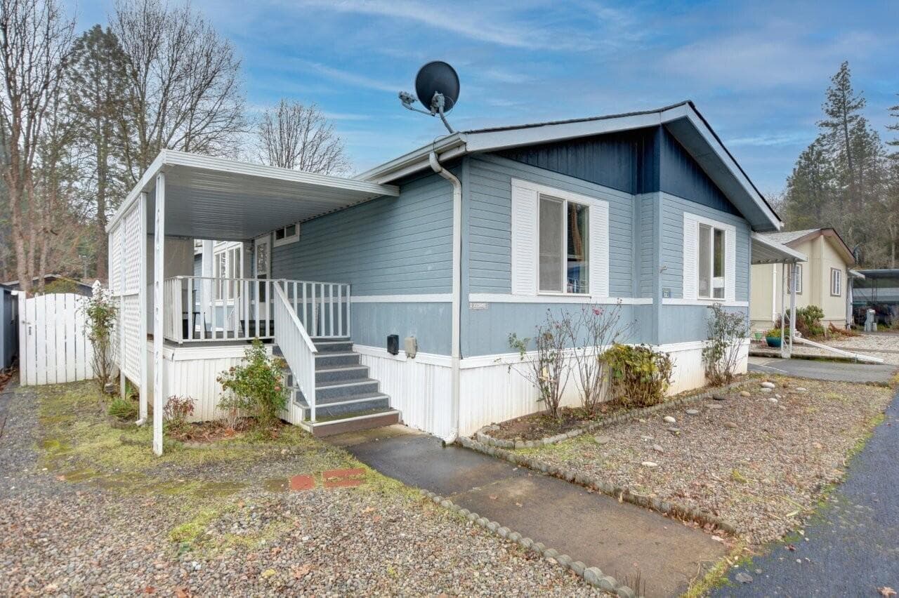 22071 Highway 62, Shady Cove, 97539