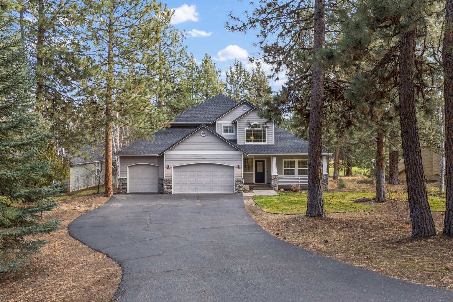 spacious driveway