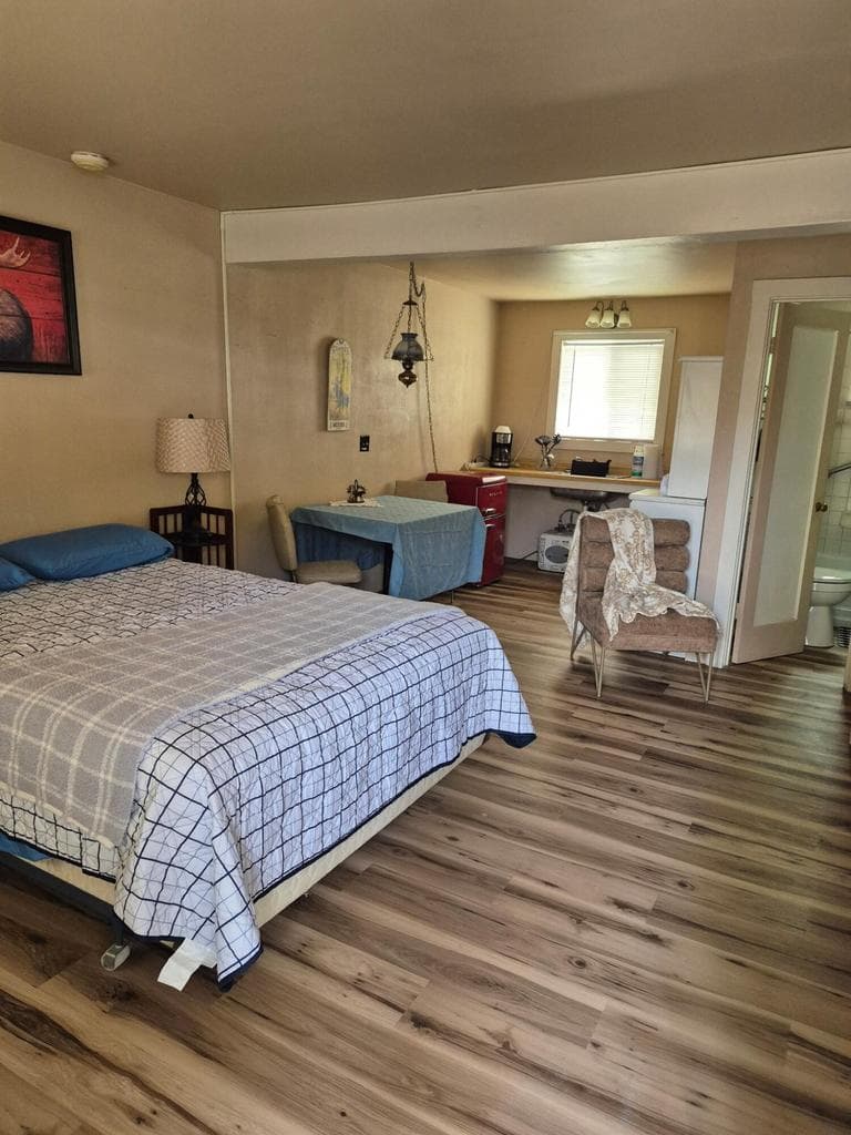 Photo of 755 Canyon 2 of 16