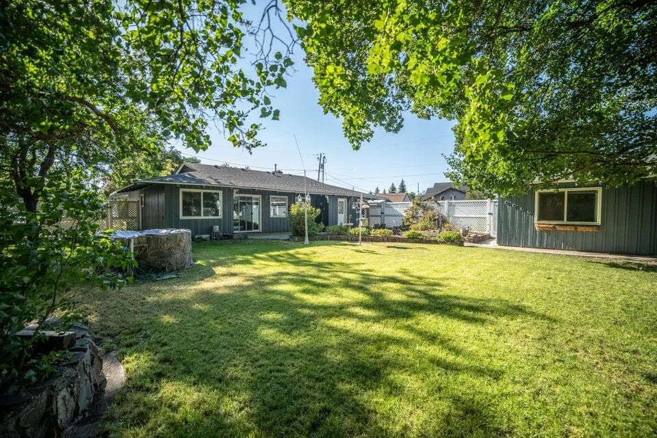 Photo of 156 Spruce 2 of 36