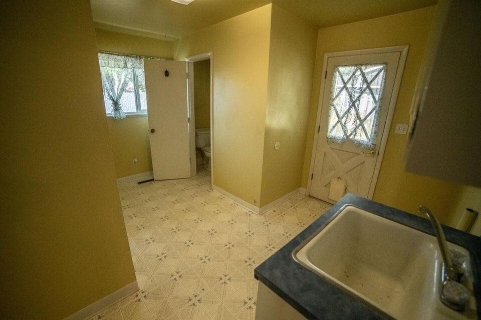 Photo of 156 NE Spruce Lane 8 of 36