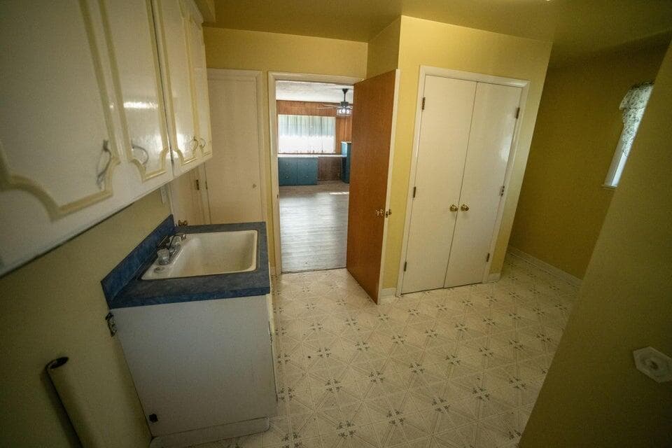 Photo of 156 NE Spruce Lane 9 of 36