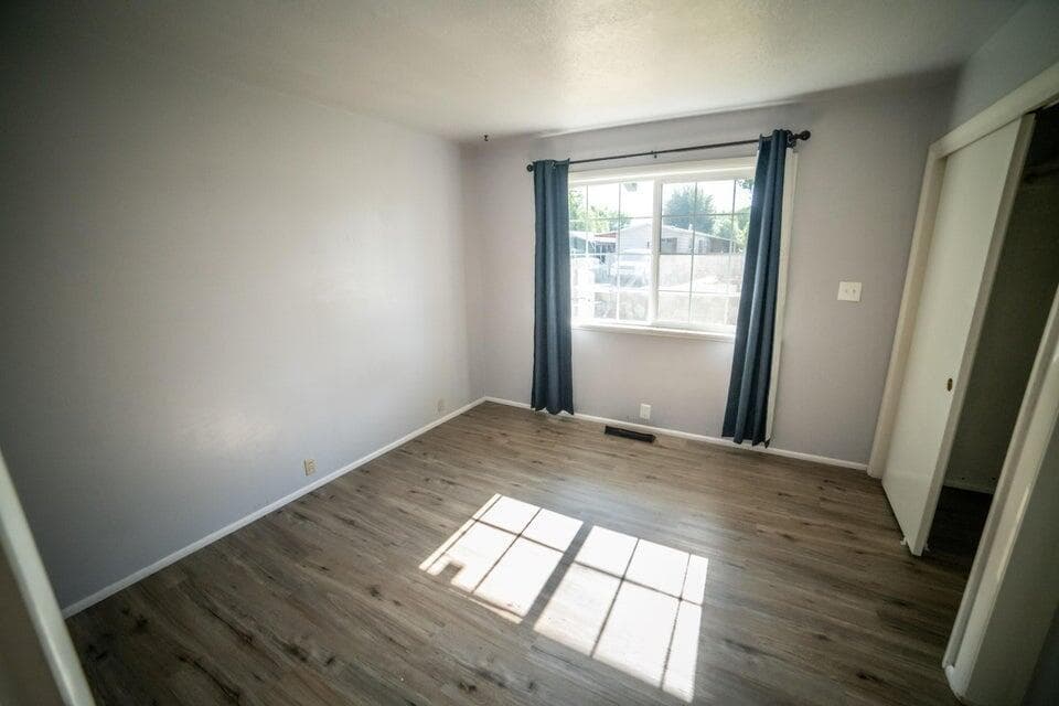 Photo of 156 NE Spruce Lane 12 of 36