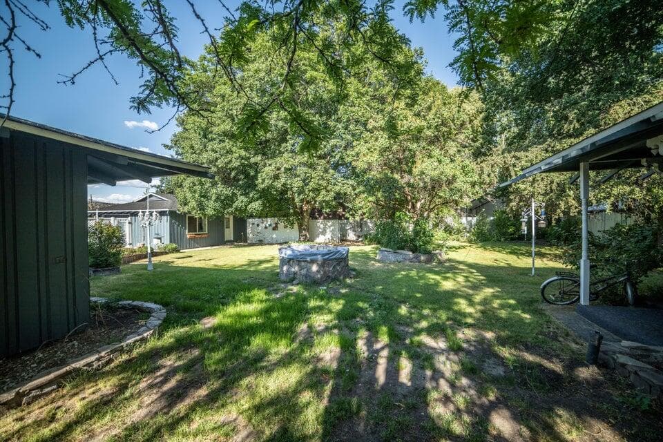 Photo of 156 NE Spruce Lane 17 of 36