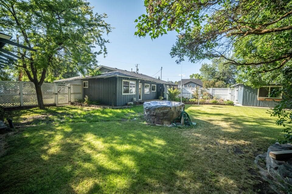 Photo of 156 NE Spruce Lane 18 of 36