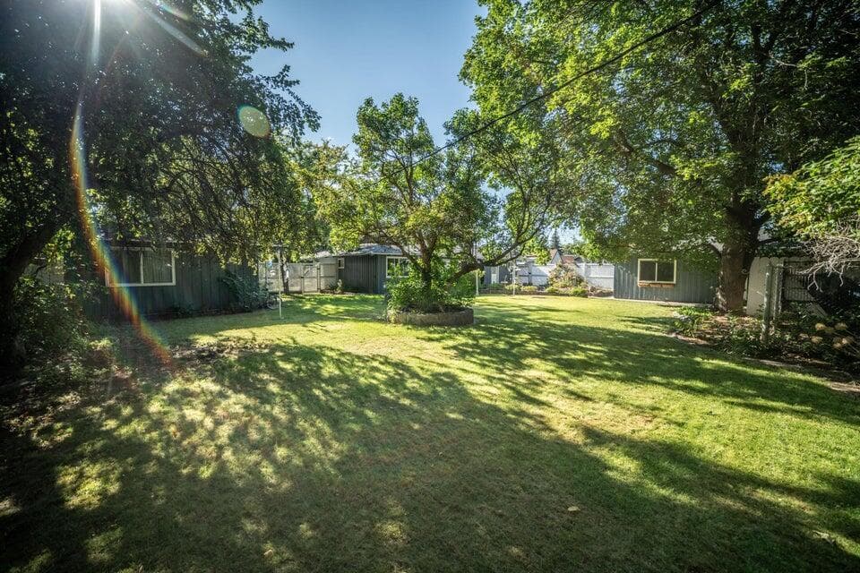 Photo of 156 NE Spruce Lane 19 of 36