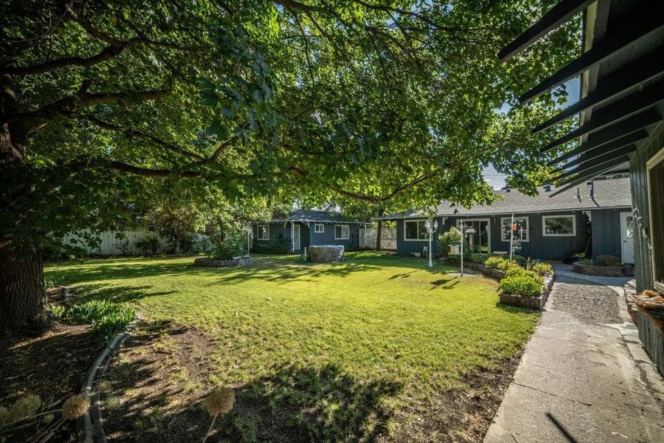 Photo of 156 NE Spruce Lane 20 of 36