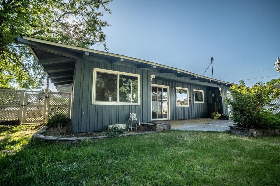 Photo of 156 NE Spruce Lane 30 of 36