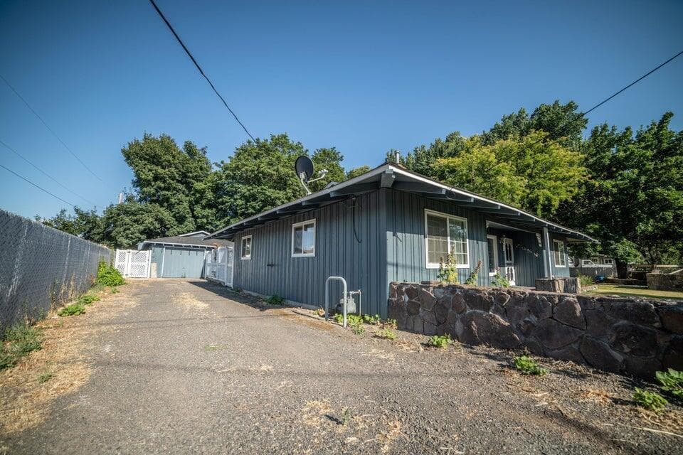 Photo of 156 NE Spruce Lane 31 of 36