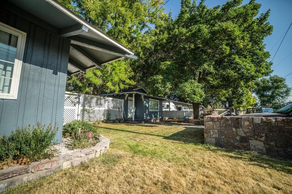 Photo of 156 NE Spruce Lane 33 of 36