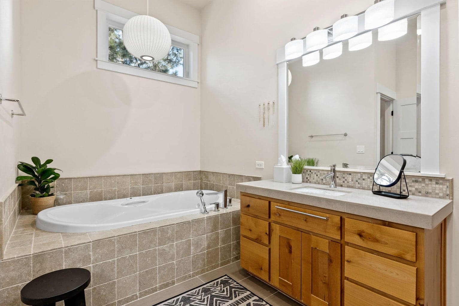 Photo of 2170 NW Lolo Drive 23 of 51