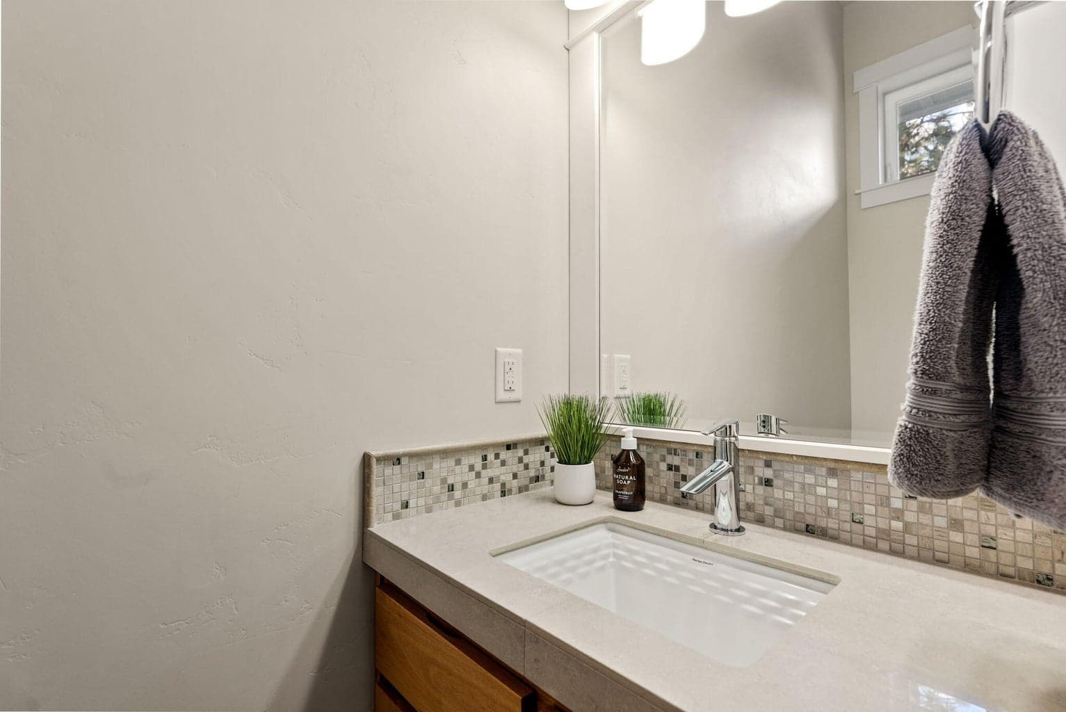 Photo of 2170 NW Lolo Drive 26 of 51