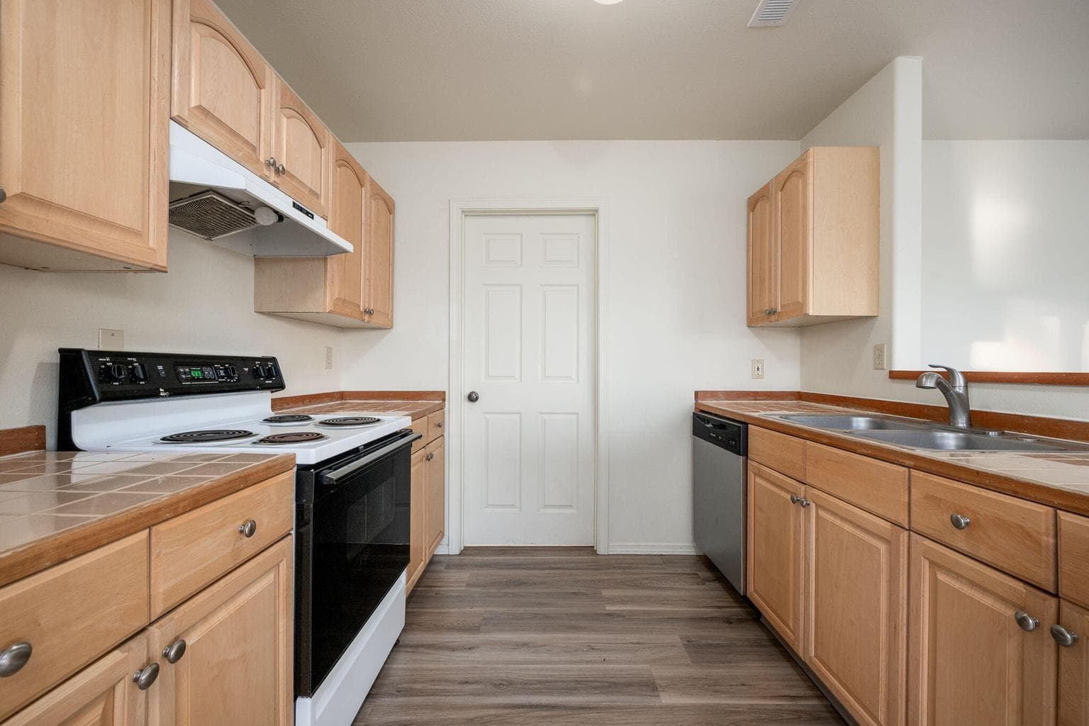 Photo of 919 NW Portland Avenue 7 of 28