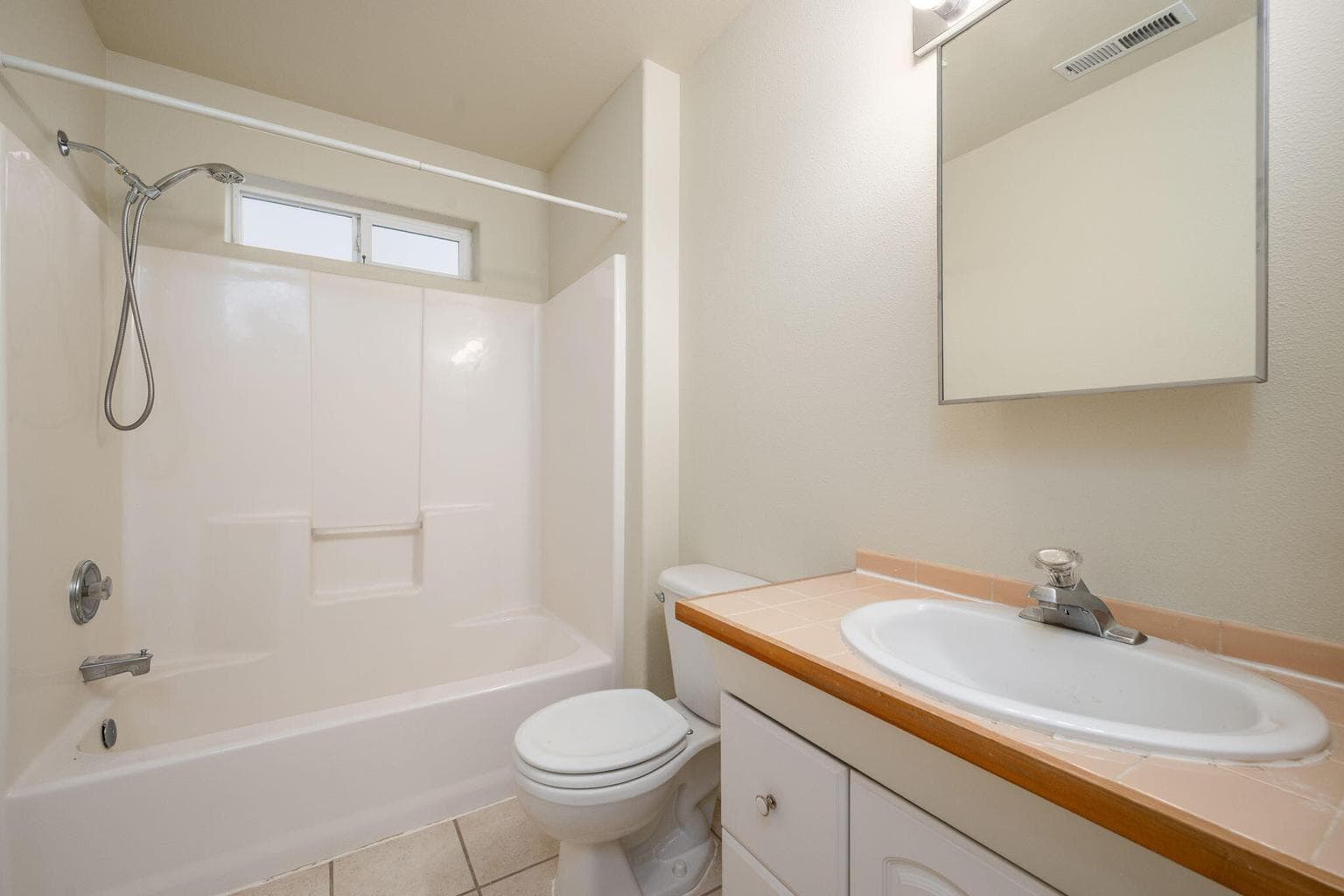 Photo of 919 NW Portland Avenue 10 of 28