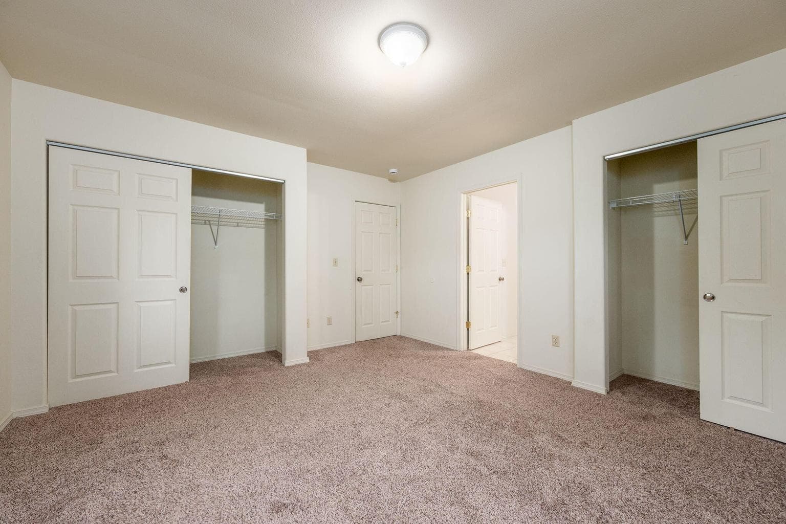 Photo of 919 NW Portland Avenue 11 of 28