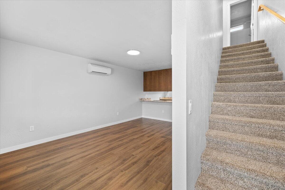 Photo of 610 Main 4 of 16