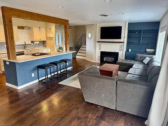 Photo of 825 Ridgeway 5 of 19