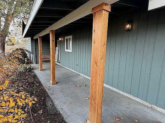 Photo of 825 Ridgeway 2 of 19