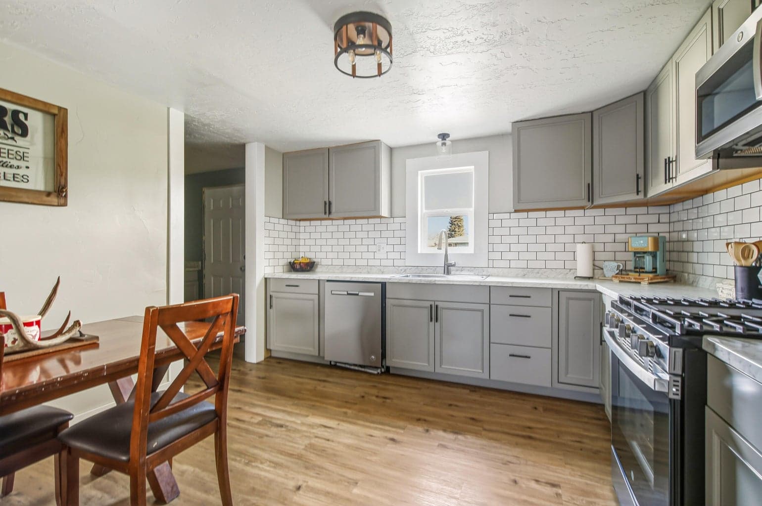 Photo of 704 SE Elm Street 13 of 35