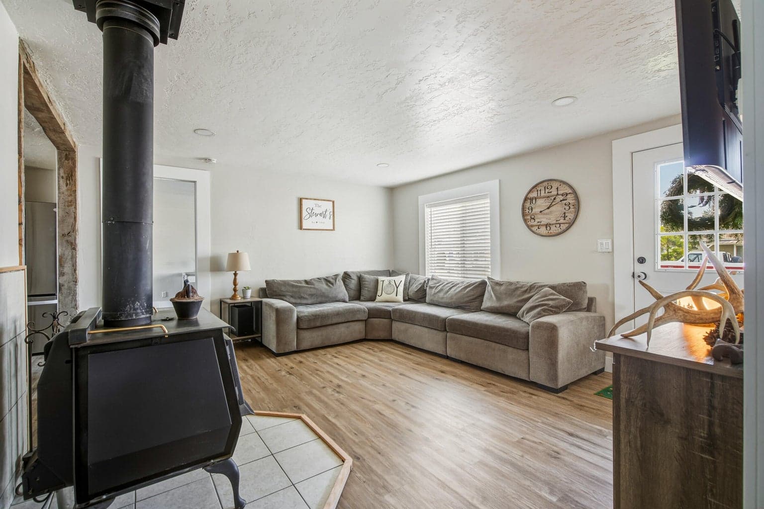 Photo of 704 SE Elm Street 8 of 35